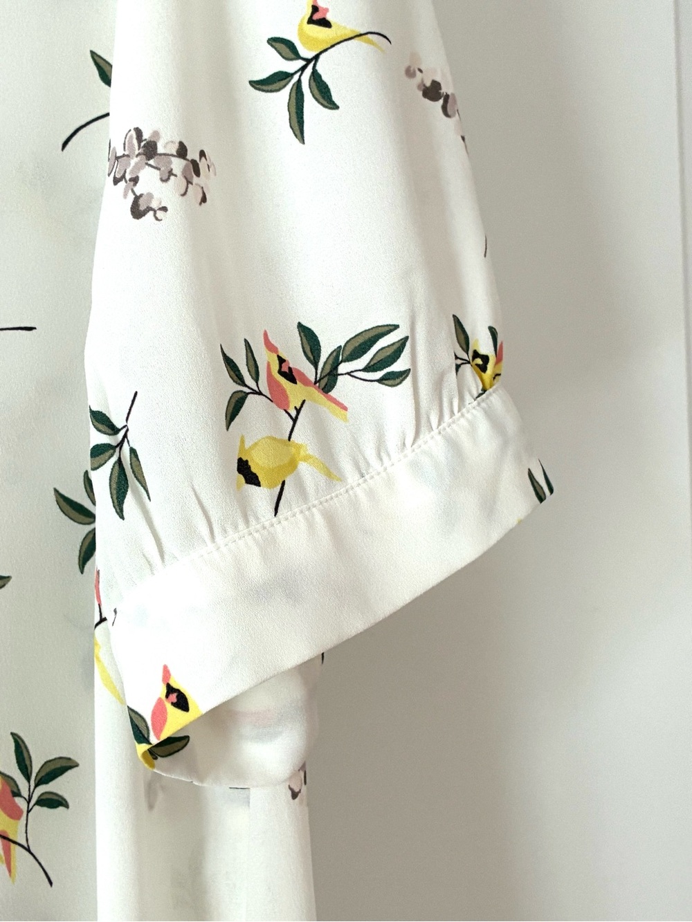 Like New! Loft Women's White Floral Short Puff Sleeve Blouse - Picture 2 of 8